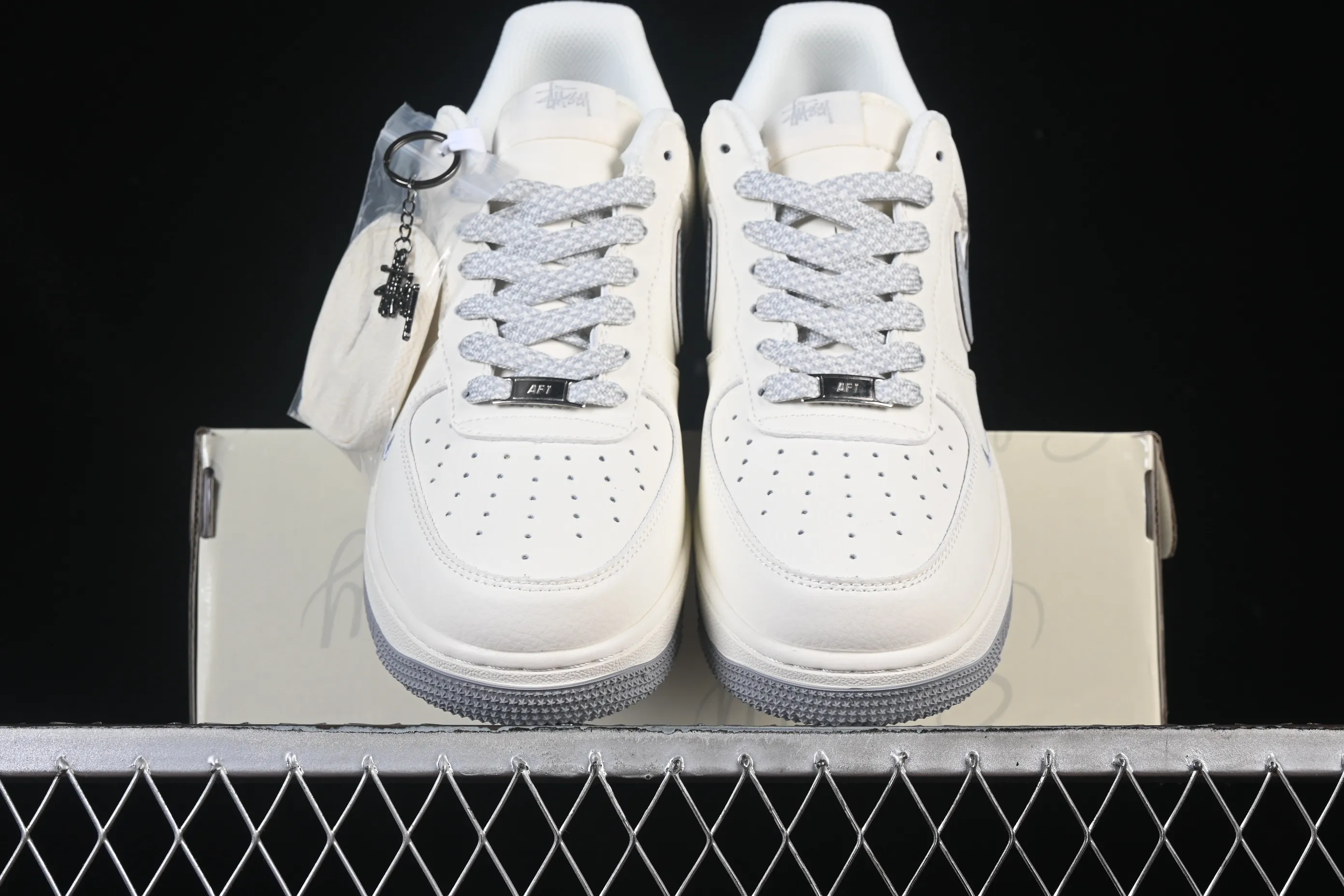 All categories Nk Air Force 1 Air Force series Nk Air Force 1 Low Air Force low top Nike Air Force 1'07 Low Stusi beige small three hook Air Force 1 low top casual sneakers CS5288-040